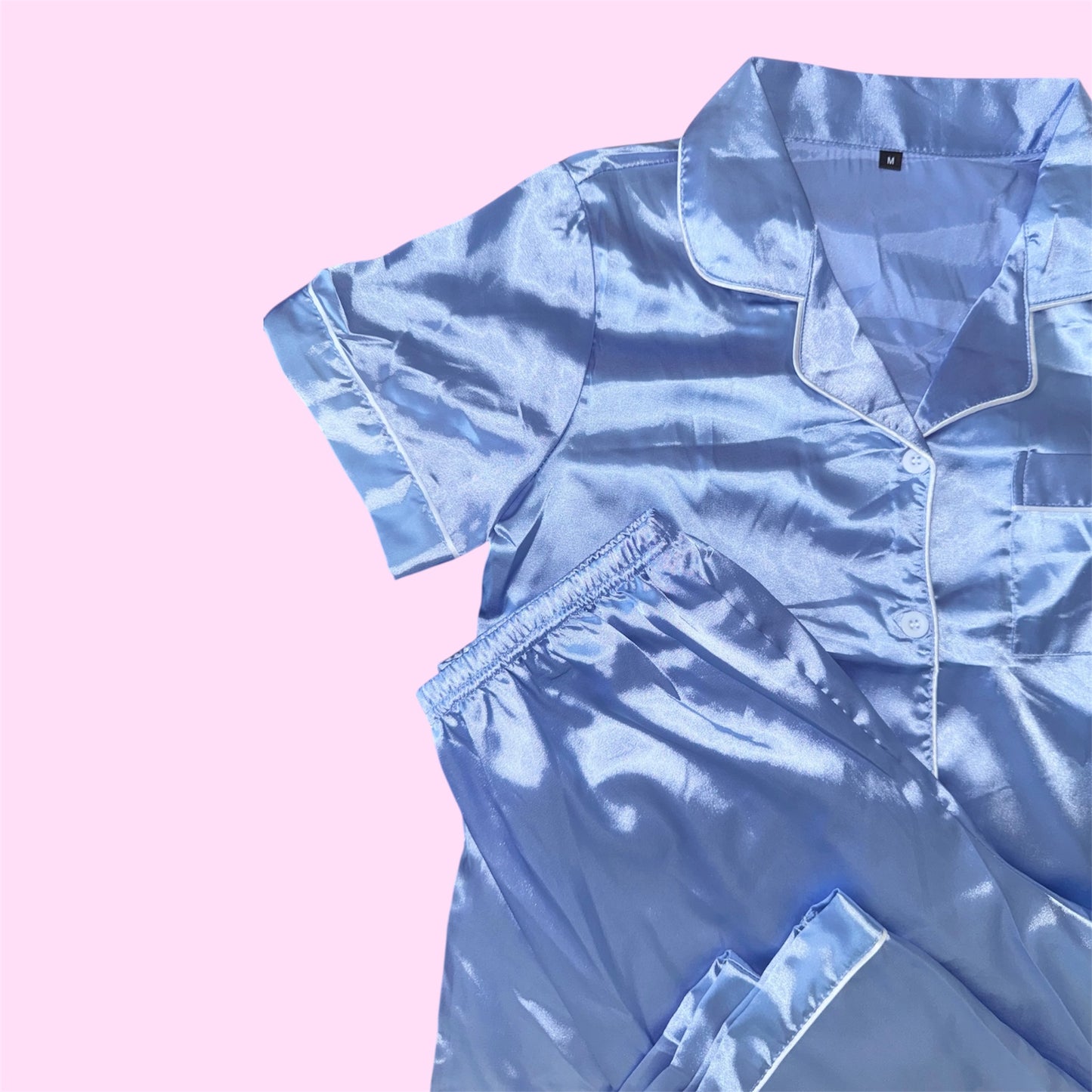 Set Pijama Satén 'Abrazo de Seda' (Manga Corta y Pantalón) | Manuelita LO